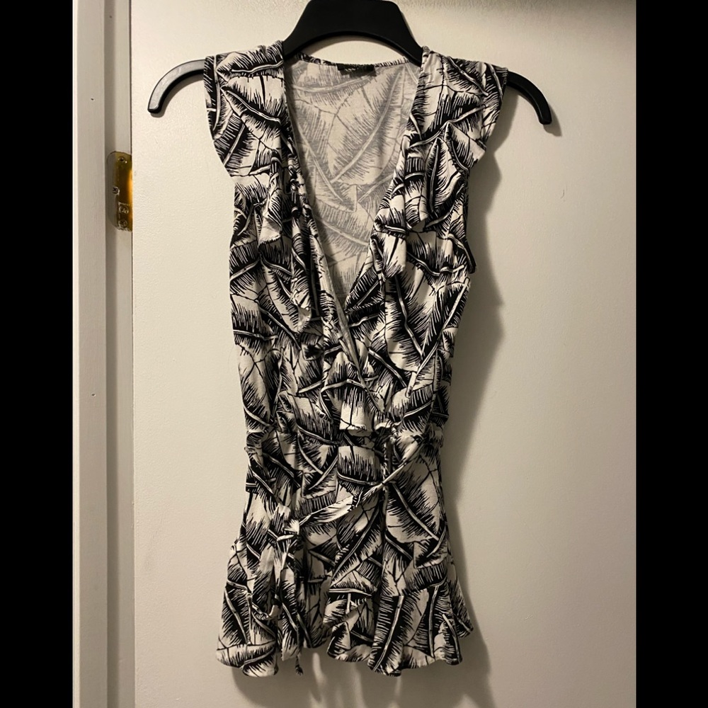 ☀️Ann Taylor sleeveless top small